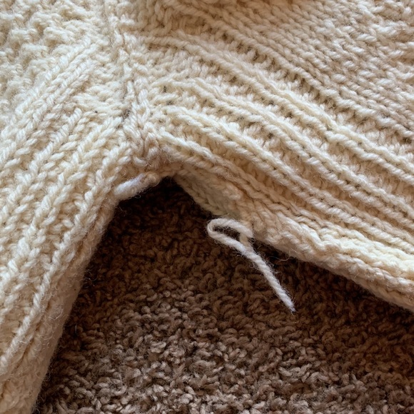 Handmade wool sweater. - Picture 4 of 8